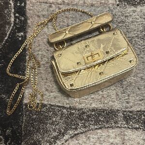 Rarely worn Steve Madden crossbody mini in gold